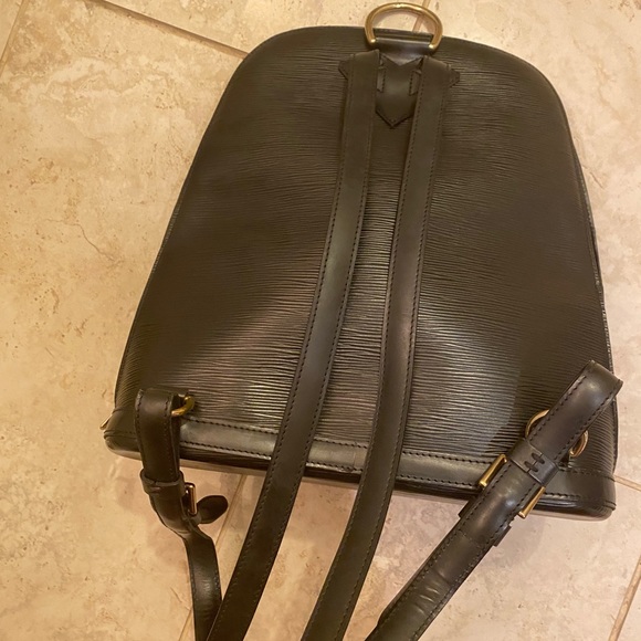 LOUIS VUITTON EPI LEATHER!! - Picture 2 of 7